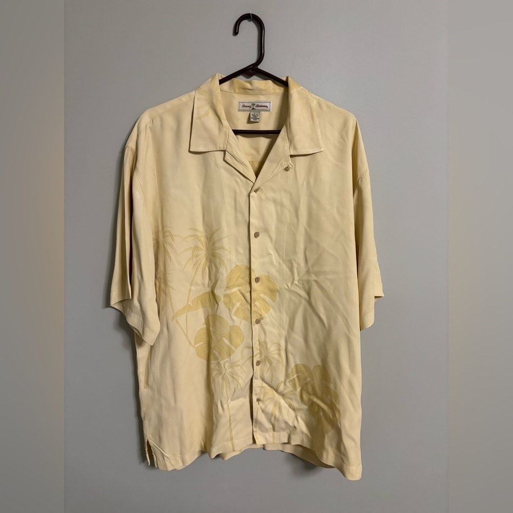 Tommy Bahama Size Large Silk Hawaiian Shirt Yellow Wooden Buttons Short Sleeve